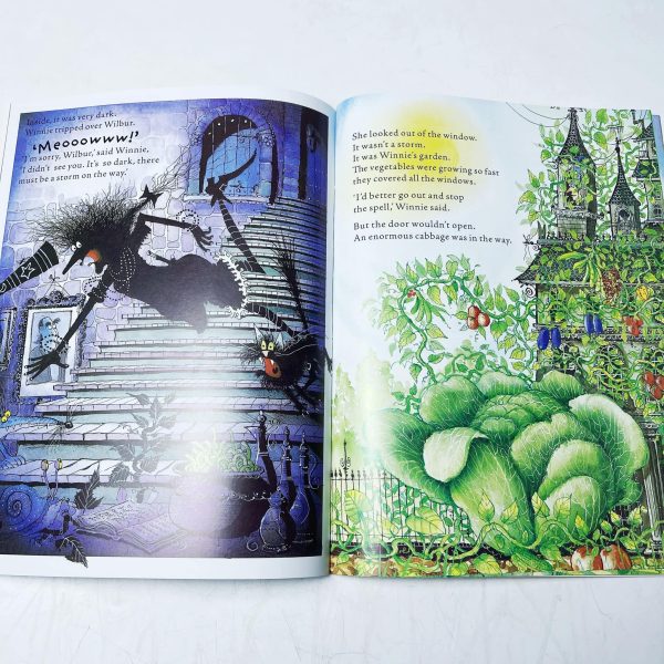 Winnie The Witch Collection - 18 Books + AUDIO | Sách Nhập Khẩu
